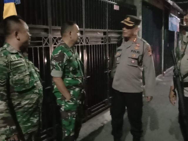 Jaga Kampung, Patroli Malam Koramil Jatinegara Antisipasi Tawuran Warga RW.10 dan RW.12 di CBU