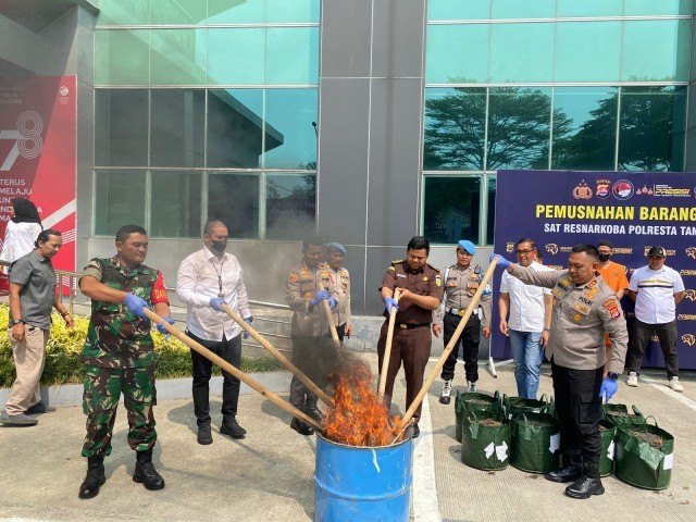 Danramil 13/Cisoka Hadiri Pemusnahan Barang Bukti Narkoba