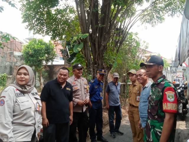 Himbauan Bahaya Kebakaran, Babinsa Koramil 05/KJ Bersama Tiga Pilar Monitoring Kegiatan di Wilayah