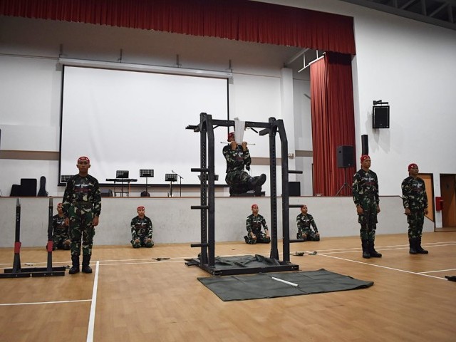 Aksi Merpati Putih Dan Tari Saman Yonif Mekanis 202/Tajimalela Pukau Prajurit Singapore Armed Force (SAF)