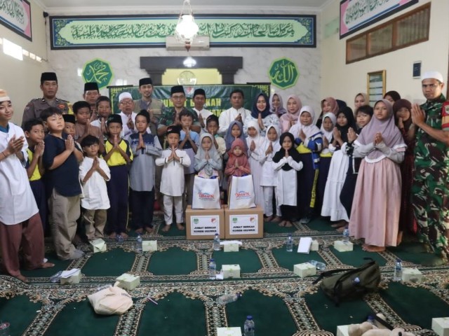 Jum'at Berkah Korem 052/Wijayakrama Santuni Yayasan Hayatan Thoyyibah