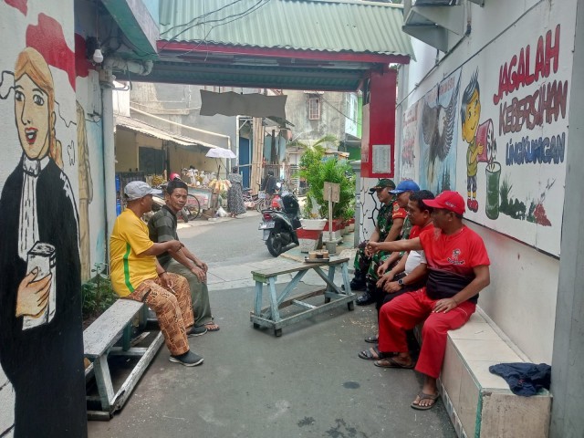 Babinsa Koramil 07/Kemayoran Melaksanakan Komunikasi Sosial Bersama Warga Binaan