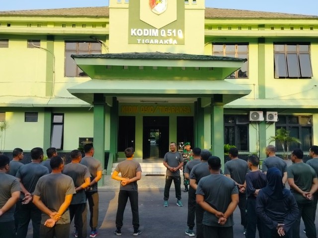 Pasi Log Kodim 0510/Tigaraksa Pimpin Apel Pagi Dan Olahraga
