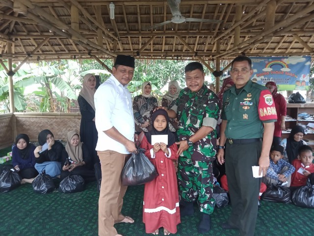 Danramil 01/Teluk Naga Santuni Anak Yatim Dan Kaum Duhafa