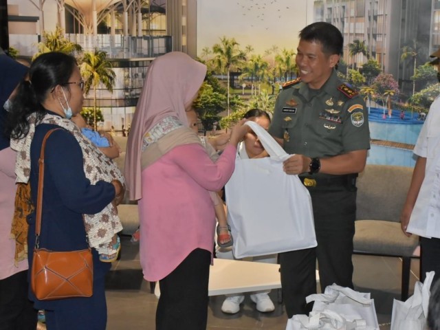 Dandim 0501/JP Menghadiri Pemberian Bantuan Makanan Sehat Bagi Anak dan Balita