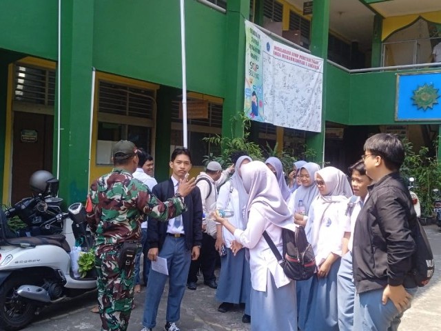 Babinsa Koramil 05/Tanah Abang Melaksanakan Komunikasi Sosial Bersama Warga Binaan Dan Pelajar