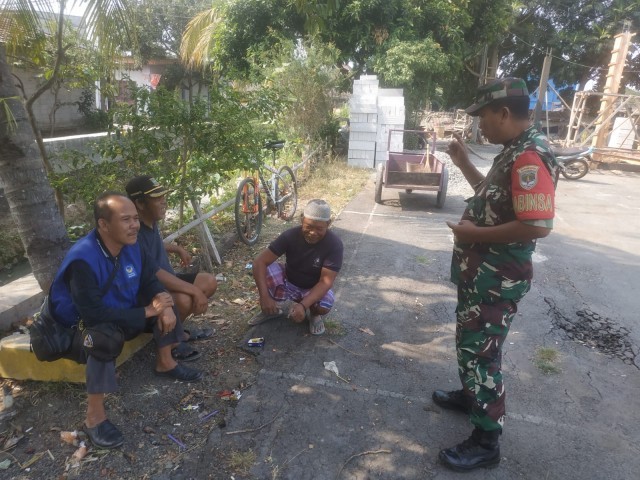 Babinsa Serma Suwarno Imbauan Warga Binaan Tidak Buang dan Bakar Sampah Sembarangan