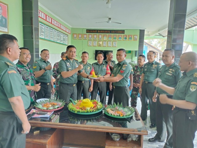 Danramil 13/Csk Bersama Anggota Gelar Syukuran Kenaikan Pangkat