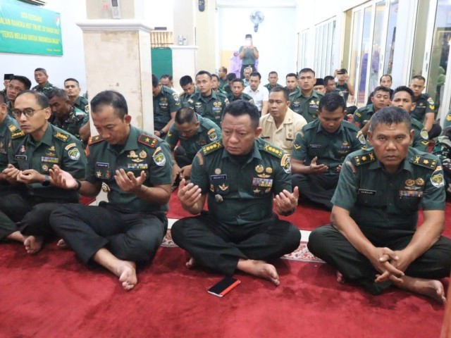 Dalam Rangka HUT ke-78 TNI,Korem 052/Wijayakrama menggelar Doa Bersama