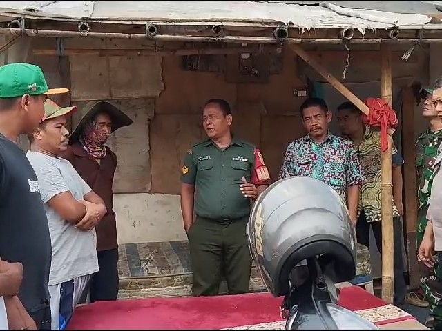 Cegah terjadi kebakaran di musim kemarau, Babinsa Sumur Batu Lakukan Himbauan Kepada Warga Untuk Tidak Membakar Sampah Sembarangan