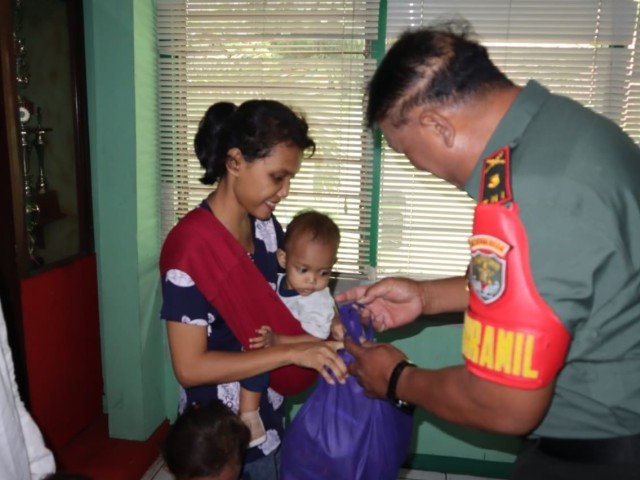 Koramil 06/Setiabudi Berikan Bantuan Kepada Anak Stunting