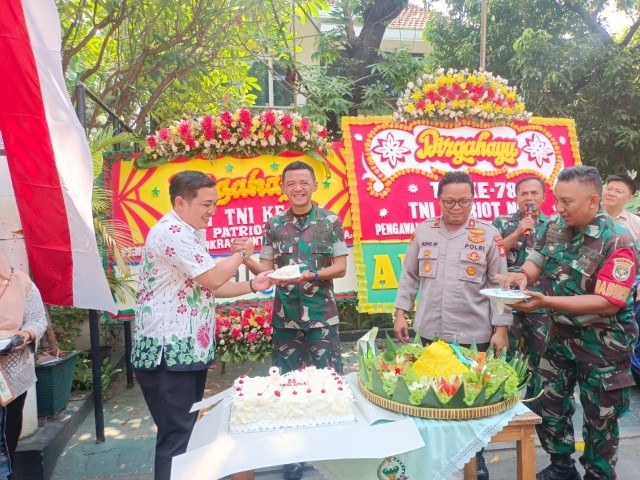 HUT TNI Ke-78, Danramil 01/TS dan Jajaran Sambut Kapolsek dan Camat Tamansari Bersama Rombongan