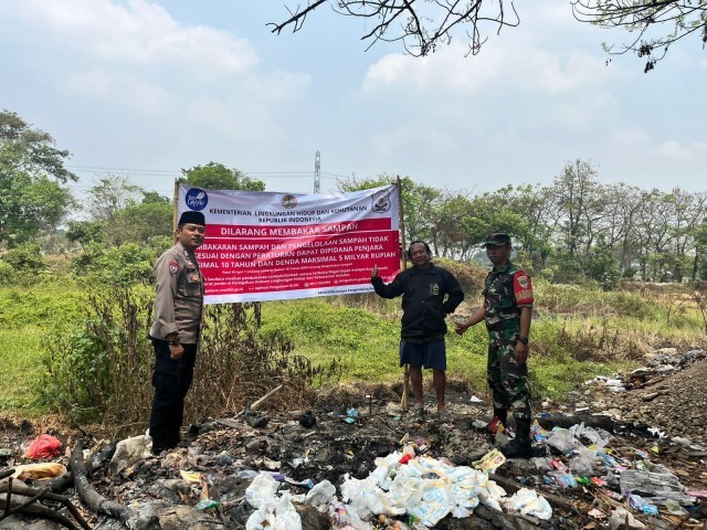 Stop Kebakaran Akibat Sampah, Babinsa Lakukan patroli