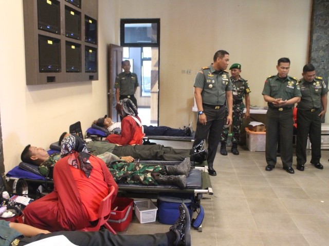Peringati HUT Korem ke-25, Anggota  Kodim 0510/Tigaraksa Gelar Donor Darah