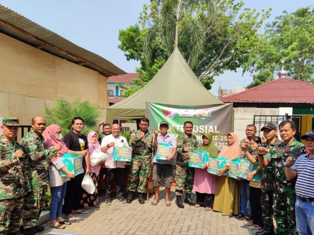 Momentum HUT Korem 052/Wkr, Koramil 09/Serut Gelar Bakti Sosial Bagikan Sembako