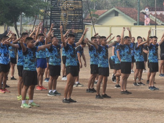 Prajurit Yonif 201/JY melaksanakan Senam Kesegaran Jasmani (SKJ 88)