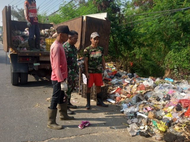 Binter Babinsa Mekar Baru, Himbauan Tidak Buang dan Bakar Sampah Musim Kemarau