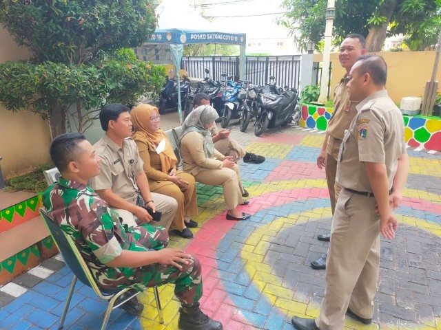 Tingkatkan Sinergitas Yang Lebih Baik, Babinsa Koramil 01/TS Serka Suharno Gelar Komsos