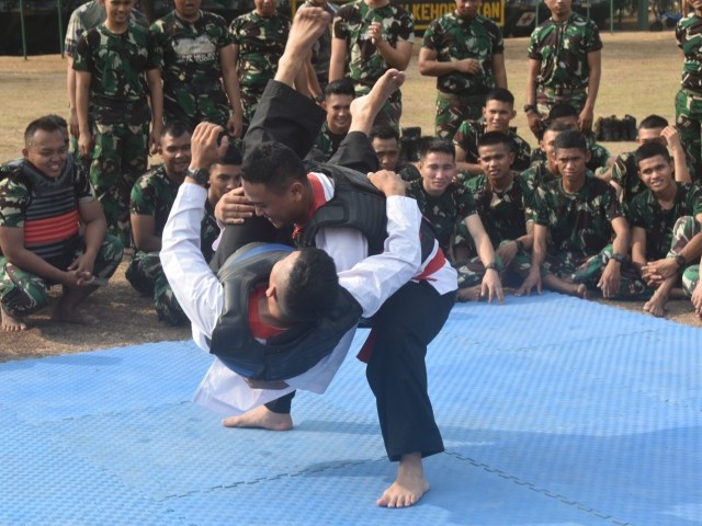 Yonif 201/JY Gelar Latihan Bela Diri Militer Merpati Putih