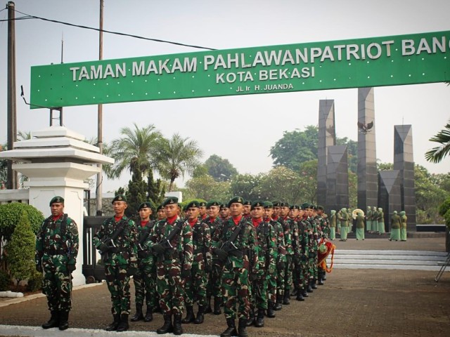 Peringati HUT Ke-75 Tahun, Batalyon Infanteri 202/Tajimalela Melaksanakan Ziarah Dan Tabur Bunga Di TMP Bulakapal