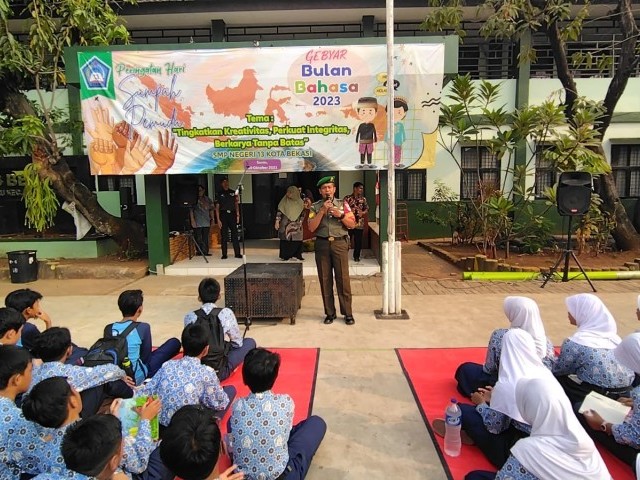 Babinsa Koramil 01/Kranji Berikan Materi Wawawasan Kebangsaan, Isi Kegiatan Pembentukan Karakter Di SMPN 13 Kota Bekasi