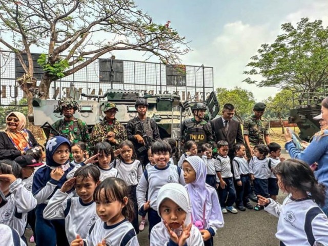 Yonif 201/JY Melaksanakan Kegiatan School Go To Army
