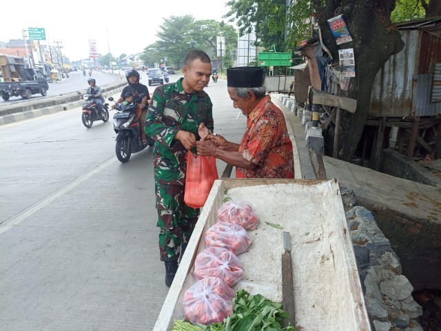 Progam Jum'at Berkah, Kodim 0509/Kab. Bekasi Sasar Warga Masyarakat Lansia