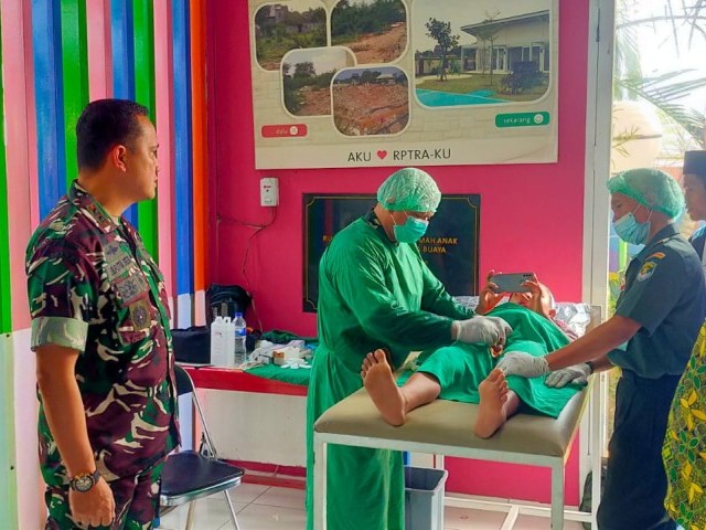 Dalam Rangka Hari Pahlawan, Kodim 0503/JB Gelar Bhakti Sosial Khitanan Massal