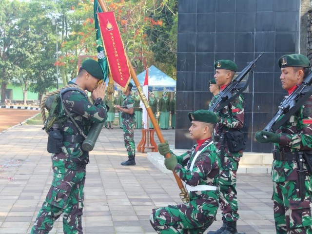 Tradisi Penerimaan Warga Baru Prajurit Kuda Putih Yonif 203/Arya Kamuning