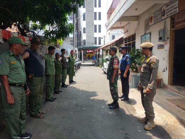 Optimalkan Peran Linmas, Serka Suharno bersama Bhabinkamtibmas Berikan Latihan dan Pembekalan