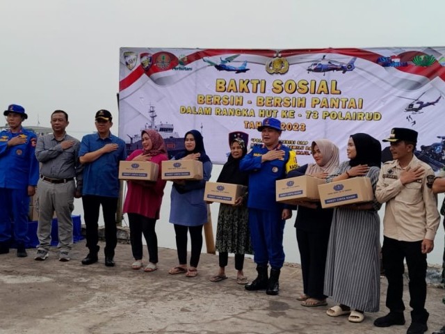 HUT Ke 73 Tahun Polairud, Danramil 01/Teluknaga Dampingi Kabarhakam Polri Komjen Fadil Imran Tanam Mangrove Dan Bakti Sosial