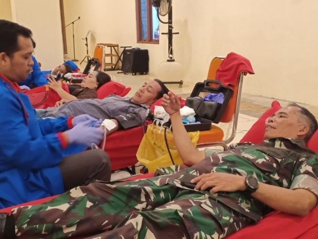 Fellowship HUT Pouk Gereja LAHAI ROI Kolaborasi Dengan Kodim 0505/JT Giat Donor Darah