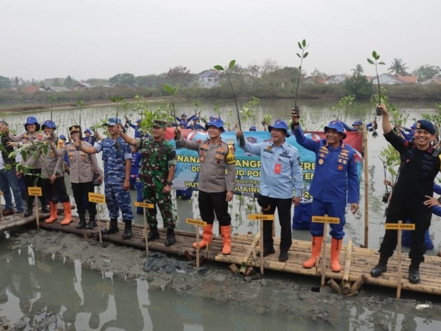 HUT Polairud Ke-73, Kasdim 0510/Tigaraksa Ikut Tanam Pohon Mangrove