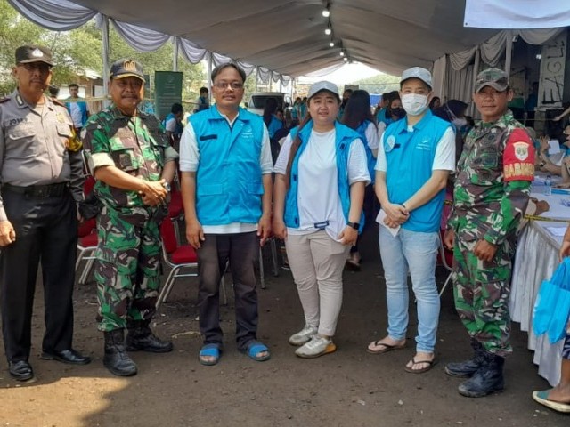 Danramil 01/Teluknaga Langsung Monitor Pengobatan Gratis Oleh Yayasan Hasanayu Pelita Cinta