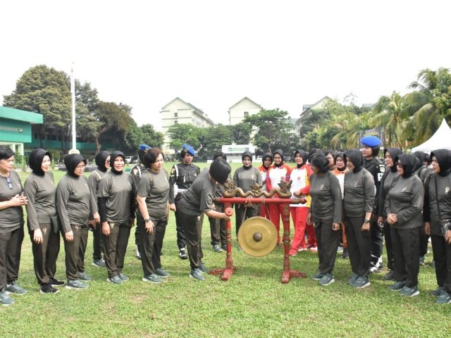 Menyambut HUT Kowad, Personel Kowad Kodam Jaya Mengikuti Kegiatan Olahraga Bersama