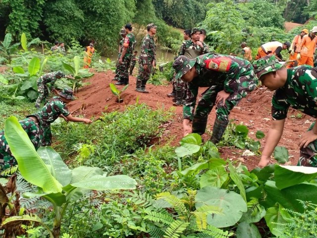 Buka Lahan Kosong, Kodim 0505/Jakarta Timur Tanam Sayuran dan Pohon Produktif