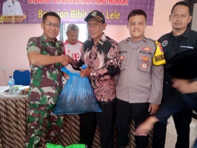 Tiga Babinsa Koramil 09/Mauk Kodim 0510/Trs Melaksanakan Serbuan Teritorial di Wilayah Binaan