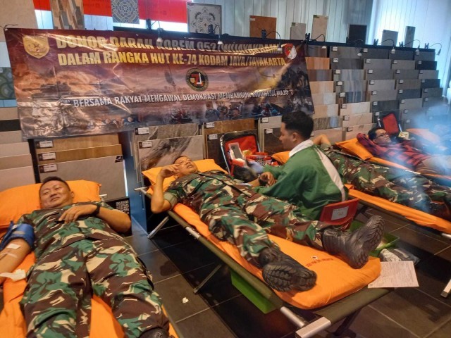 Peringati HUT ke-74 Kodam Jaya, Korem 052/Wkr Menggelar Donor Darah