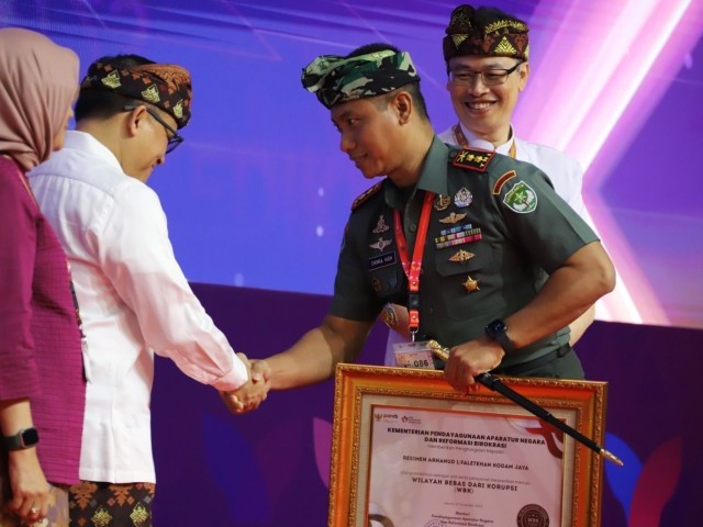 Resimen Arhanud 1/F Kodam Jaya/Jayakarta menerima Predikat WBK dari Kemenpan RB