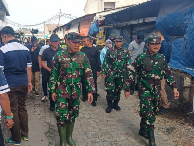 Komandan Kodim 0506/Tgr Pimpin Karya Bakti dan Penanaman Pohon Di Wilayah Koramil 05/Cpt