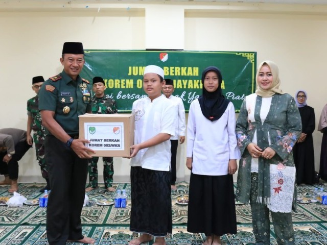 Jum'at Berkah Rutin, Korem 052/Wijayakrama Terus Berbagi