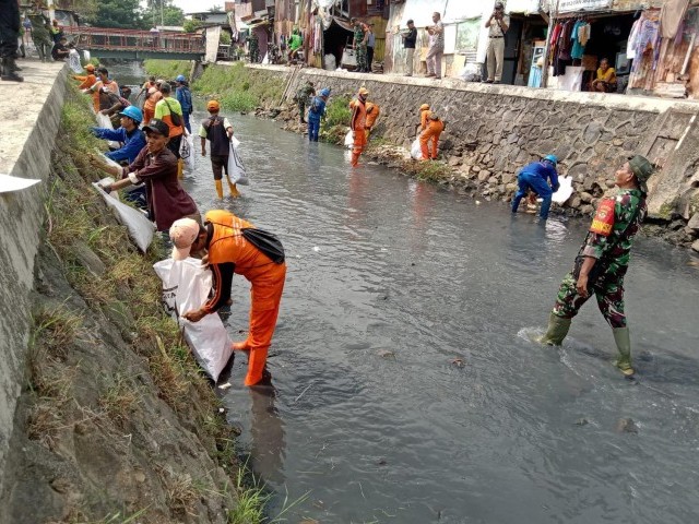 Kali Nambro Bersih Terjaga, Koramil 02/Matraman Gelar Karya Bakti