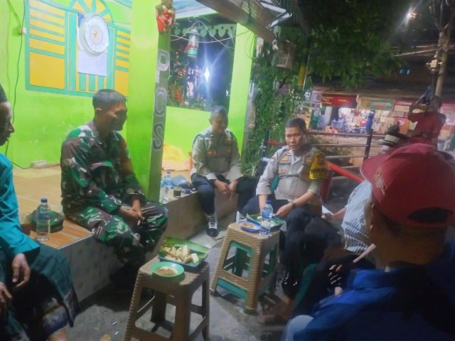 Seluruh Personil Babinsa Koramil 05/KJ di Masing-Masing Wilayah Bersama Tiga Pilar Laksanakan Cangkrukan Kamtibmas