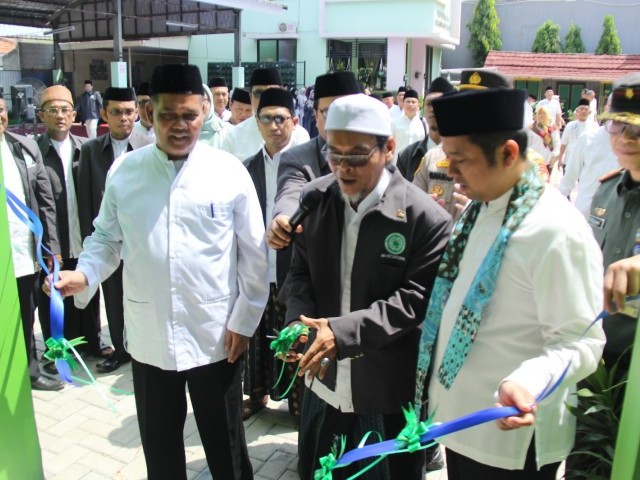 Danramil 02/Btc Dampingi Wali Kota Resmikan Kantor MUI