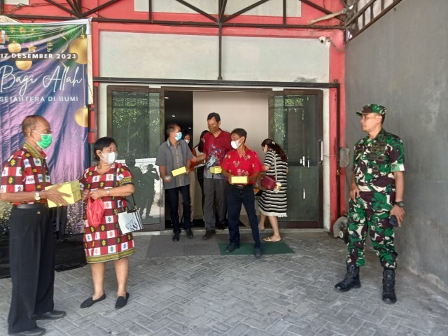 Babinsa Koramil 01/Teluk Naga Monitoring Pengamanan Perayaan Ibadah Natal