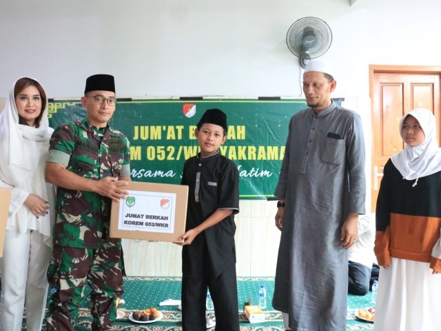 Jum'at Berkah Rutin, Korem 052/Wkr Terus Berbagi