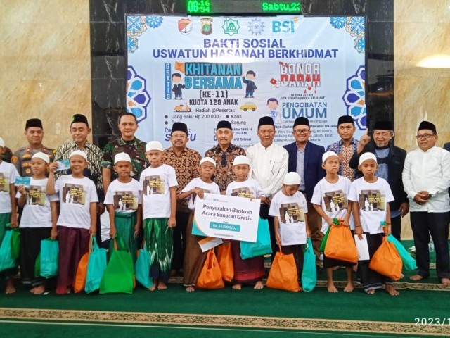 Dandim 0503/Jakarta Barat Hadiri Bhakti Sosial  Uswatun Hasanah Berkhidmat Khitanan Massal, Pengobatan Gratis dan Donor Darah