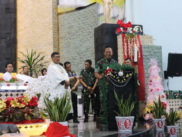 Danrem 052/Wijayakrama Tinjau Misa Natal Di Tangerang Raya