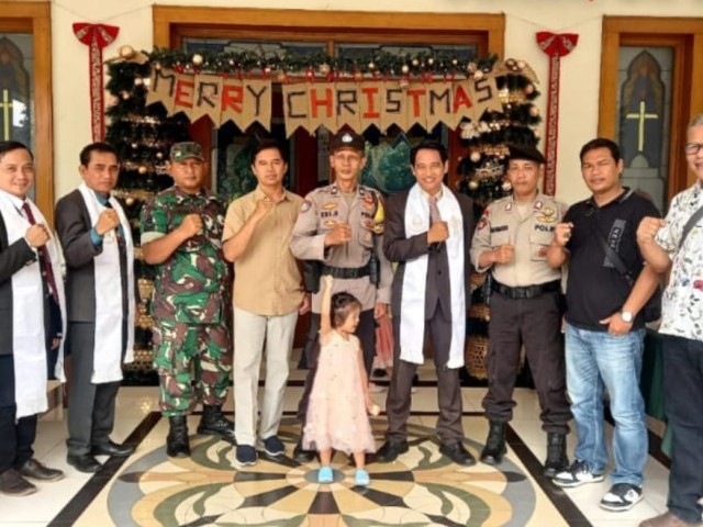 Pastikan Aman Dan Berjalan Khidmad, Babinsa Jajaran Koramil 02 Pondok Gede Amankan Pelaksanaan Ibadah Natal