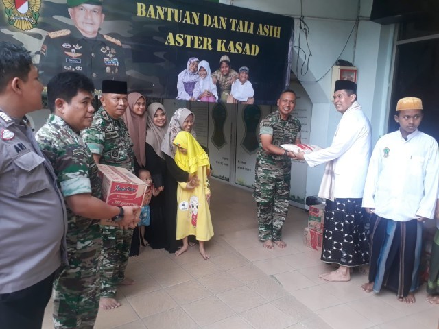 Kasdim 0506/Tgr Serahkan Bantuan Tali Asih Aster Kasad